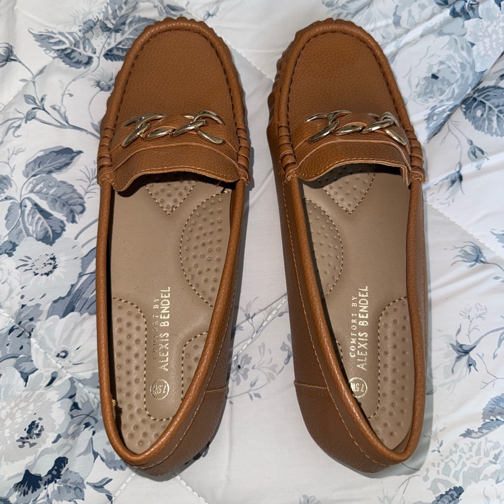 NWOT Alexis Bendel women’s loafers
